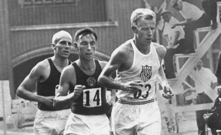    Хуберт Пярнакиви, Алексей Десятчиков, Роберт Сот (слева направо). Источник фото: World Athletics