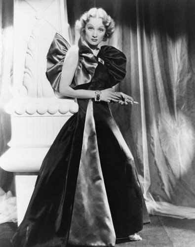 Из писем к Марлен «Не могу себе представить, что когда-нибудь я полюблю другого человека. Я имею в виду не так, как тебя, я имею в виду — пусть даже маленькой любовью. Я исчерпал себя... Мои руки — это твои руки, мой лоб — это твой лоб, и все мои мысли пропитаны тобой».