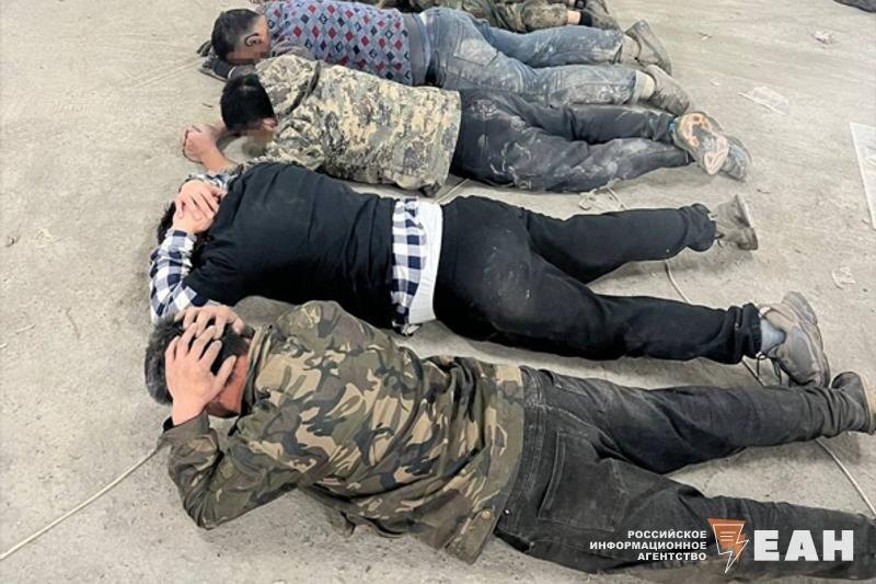    УФСБ по Свердловской области. Задержанные мигранты