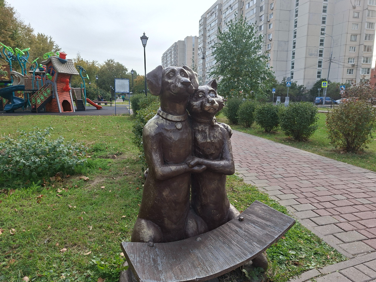 фото автора скульптура пес и кошечка