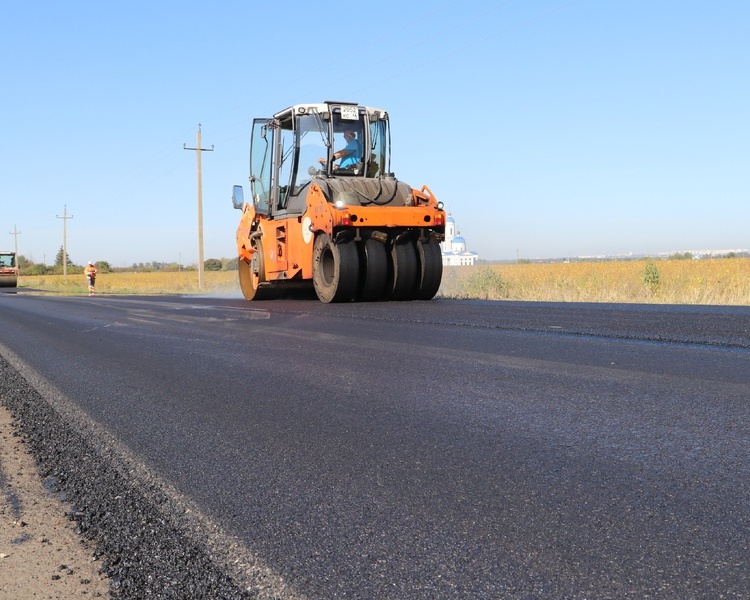     В Курской области отремонтируют 17 км дороги, соединяющей 3 района