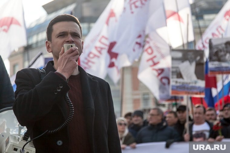 Яшин* участвовал в окрашивании экс-главы КГБ Юрия Андропова. Фото: Владимир Андреев © URA.RU