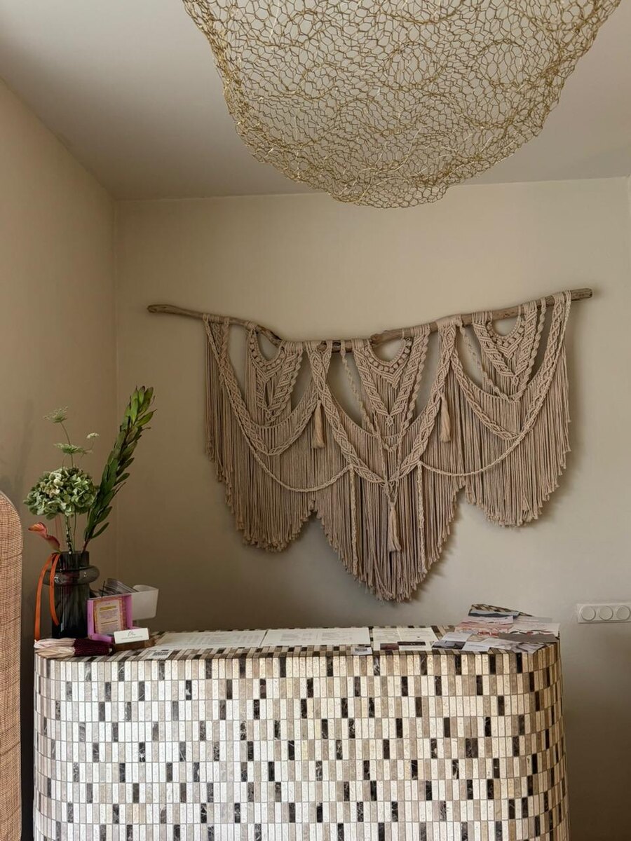 Стойка администратора и очень красивое панно ручной работы