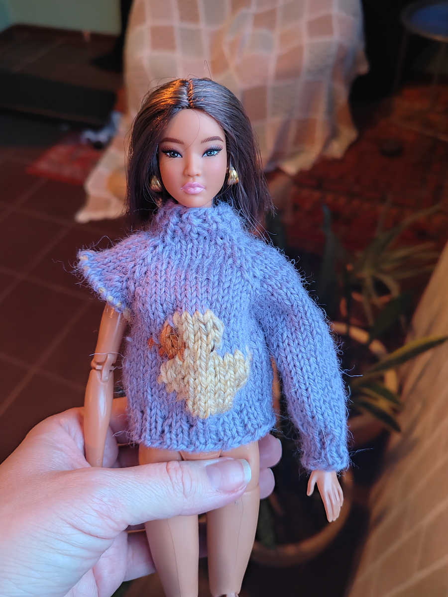 Начала вязать свитер 