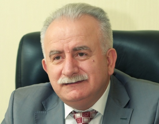 ректор Б.Ч. Месхи, (2007 – н.в.) «…профессора... я найду всегда, а вот хорошую уборщицу туалетов – найти сложно…» (из крайнего предвыборного выступления перед ППС и УВП от 22.03.2022 г.)