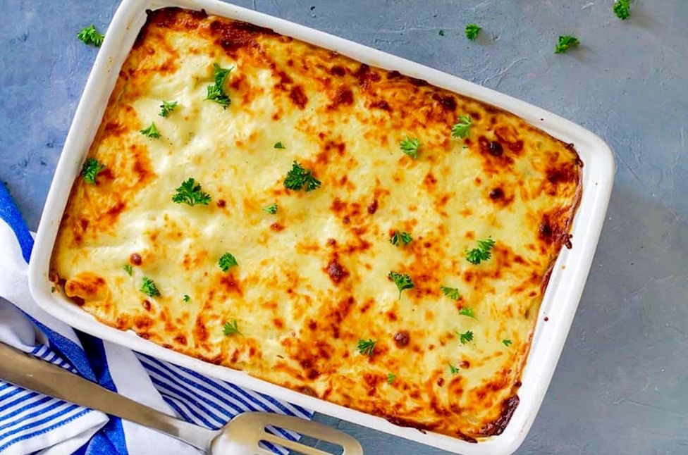 Запеканка из баклажанов и кабачков с сыром и картофелем.