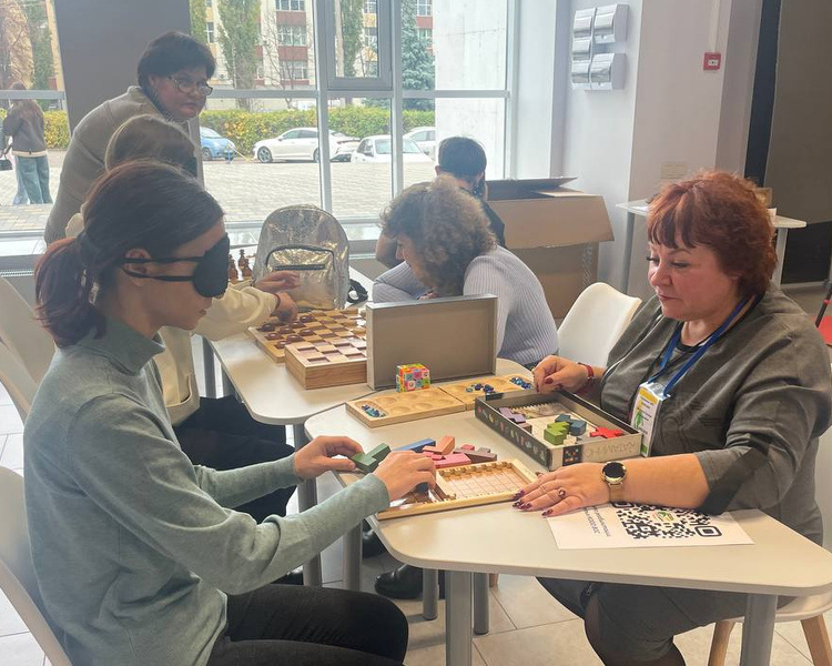     Куряне погрузились в мир незрячих людей на мероприятии «Мир на ощупь»