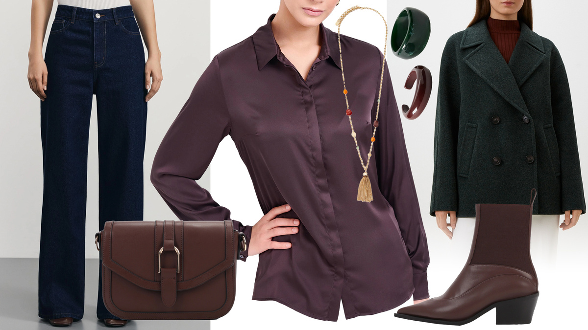 Синие прямые джинсы без потертостей, коричневая атласная блузка, темно-зеленое полупальто, масивные браслеты, коричневые ботильоны-казаки, коричневая сумка