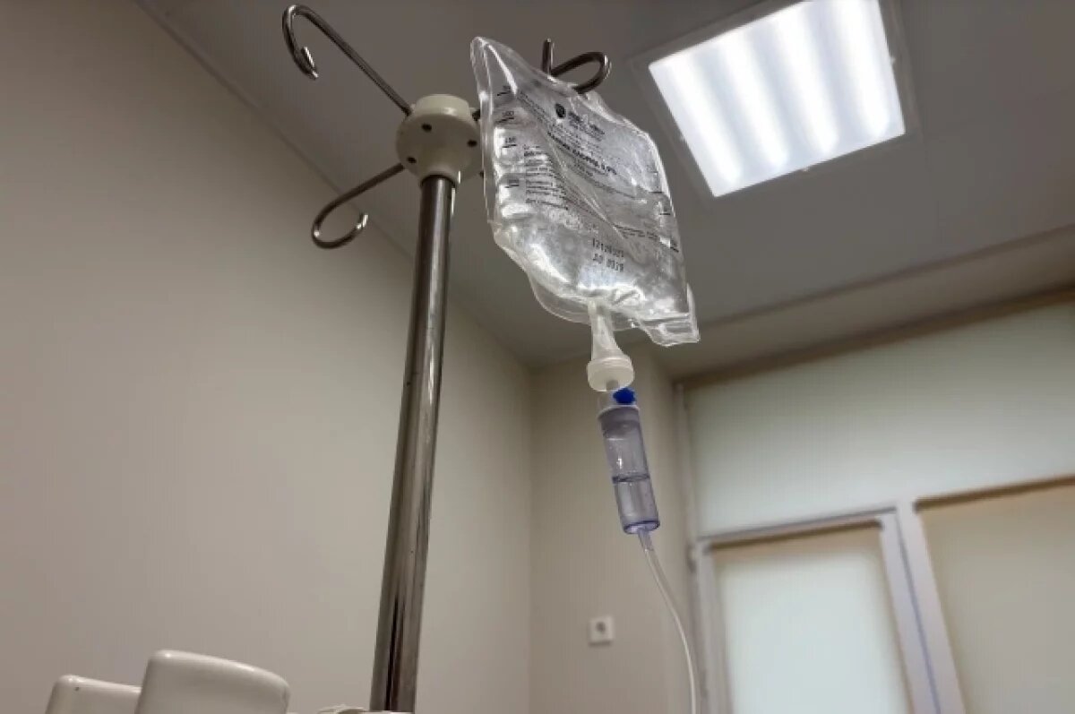    Врачи стабилизировали состояние девочки, которую выкинул из окна отец