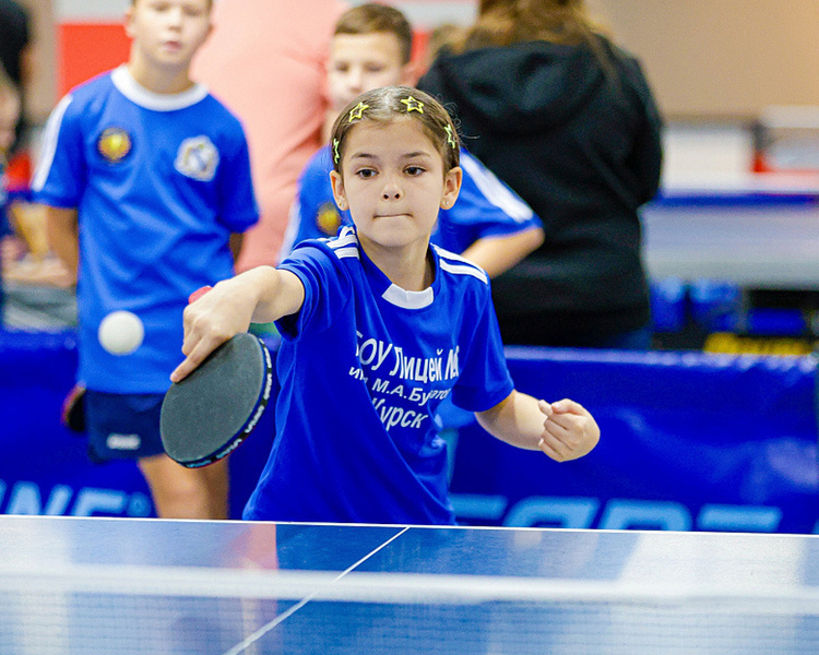     В Курске прошёл масштабный турнир по настольному теннису среди школьников