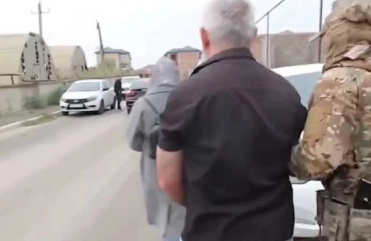    Гаджи Гаджиев, ранее жаловавшийся на представителей мэрии, также задержан.