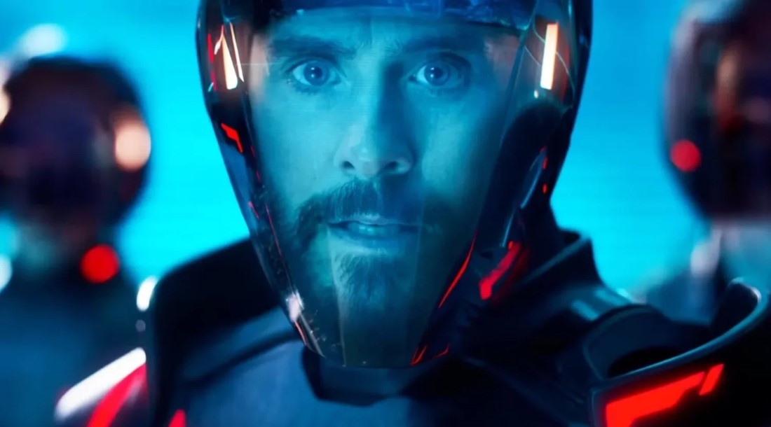     Кадр из фильма «Трон: Арес» (2025)