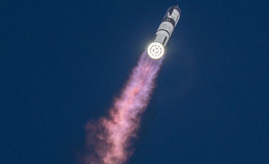 Ракета Starship успешно завершила одиннадцатый испытательный полет. Но до Марса ей ещё далеко...