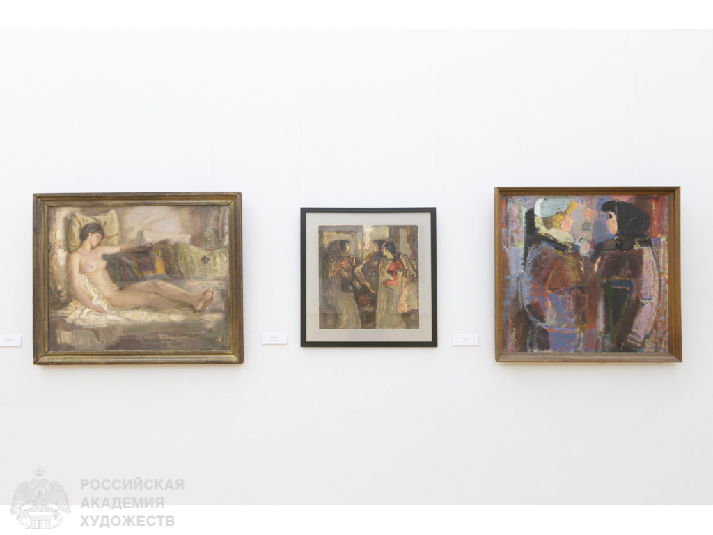 Фрагмент экспозиции «Греческое сердце, Русская душа» Альбины Акритас в залах Российской академии художеств (Москва, Пречистенка, 21). Фото Виктора Берёзкина, пресс-служба РАХ. 2025.