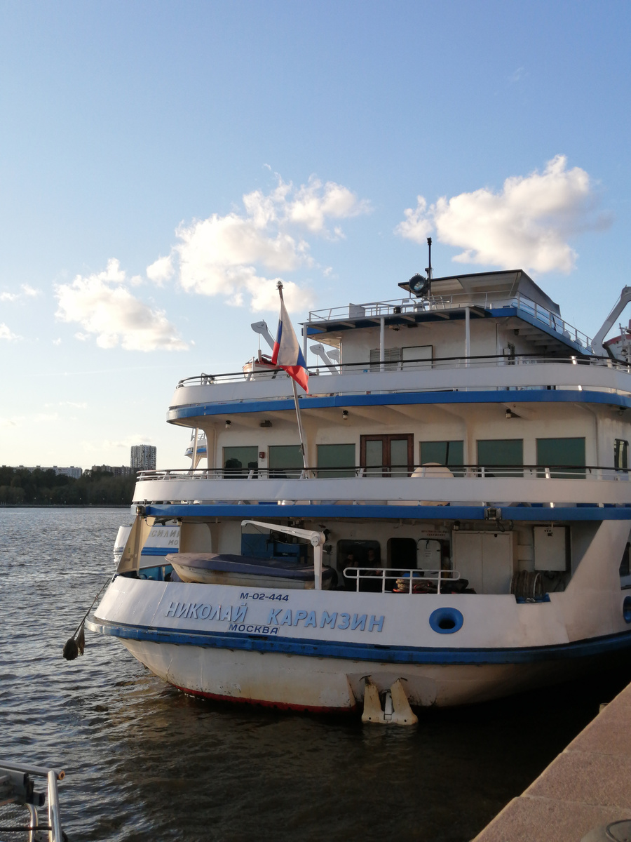 Корабль у пристани