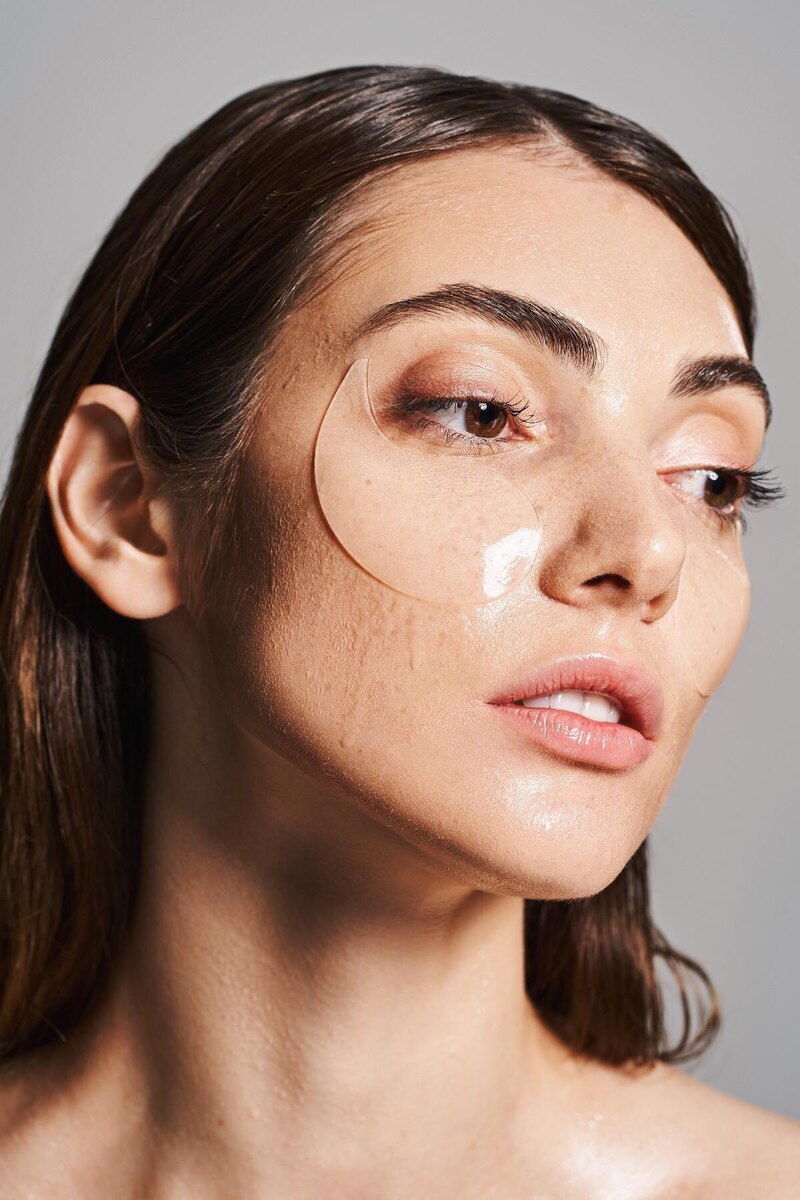 LightField Studios / Shuttersock / FOTODOM📷Кожа под глазами тонкая и требует особого ухода