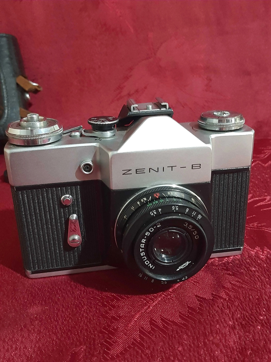 Пленочный фотоаппарат Зенит