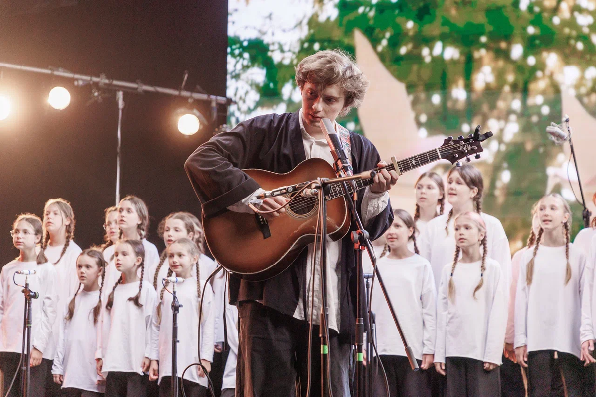 Бонд с кнопкой и хор Полины Будановой в Выксе