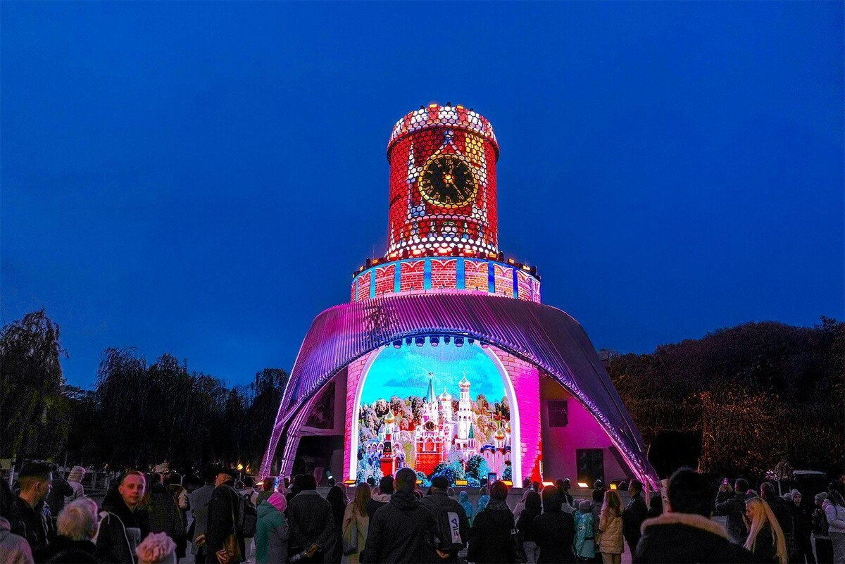     «Матрешка Москвы» в «Зарядье». Источник: mos ru Автор фото: Пресс-служба Мэра и Правительства Москвы