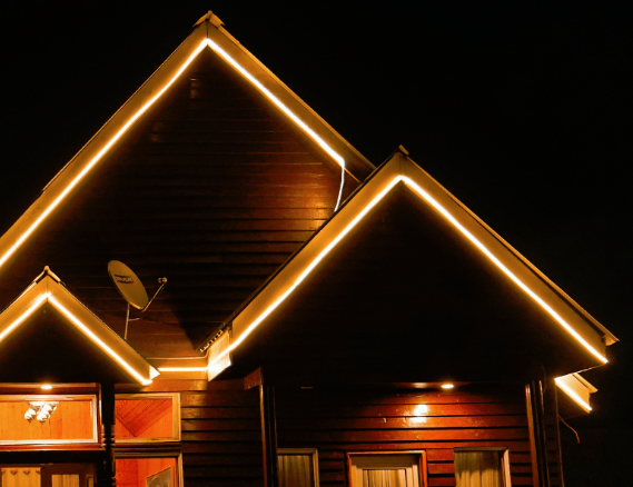 Контурная подсветка дома