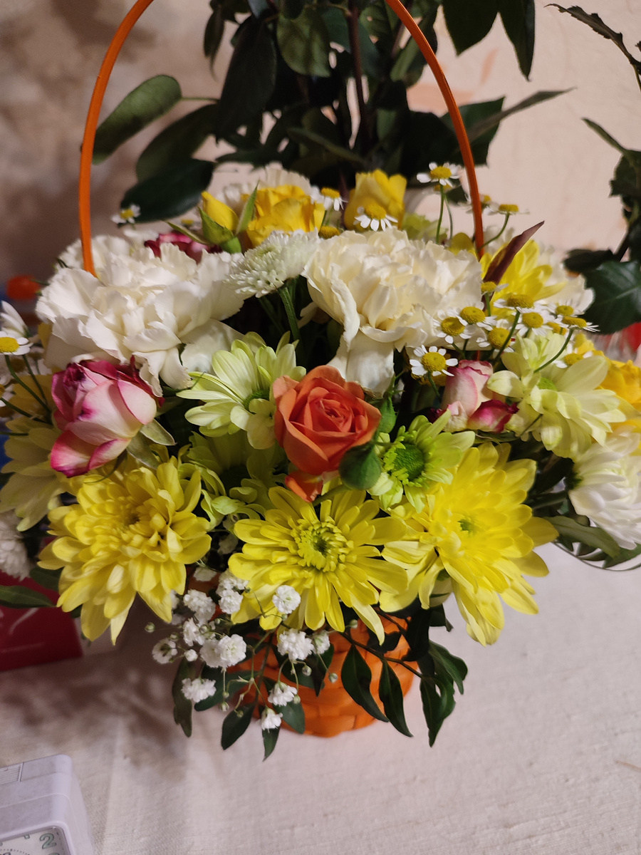 Вот такую корзиночку я от нас с Димой маме вчера подарила