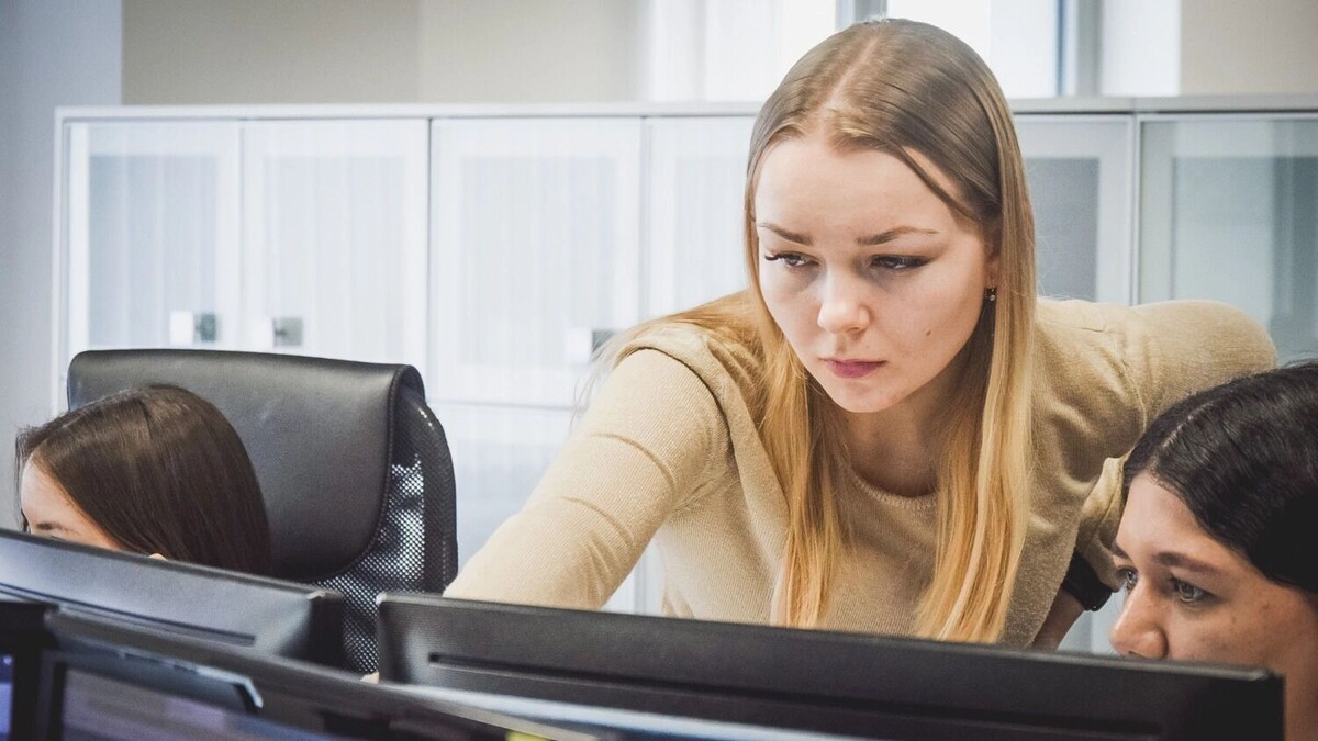 Сенаторы предлагают завершить эксперимент по самозанятым на два года раньше. Фото: 1MI