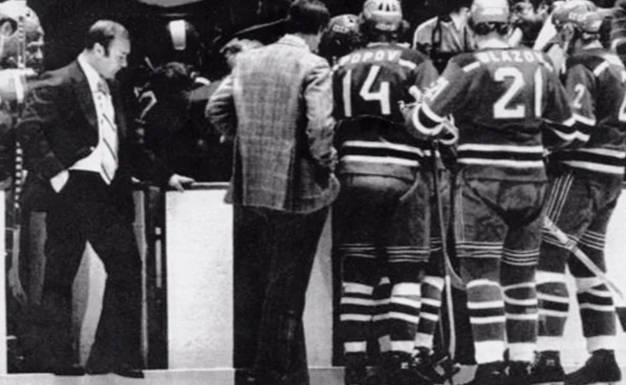 Фото из открытых источников (хоккеисты ЦСКА уходят со льда в Филадельфии)