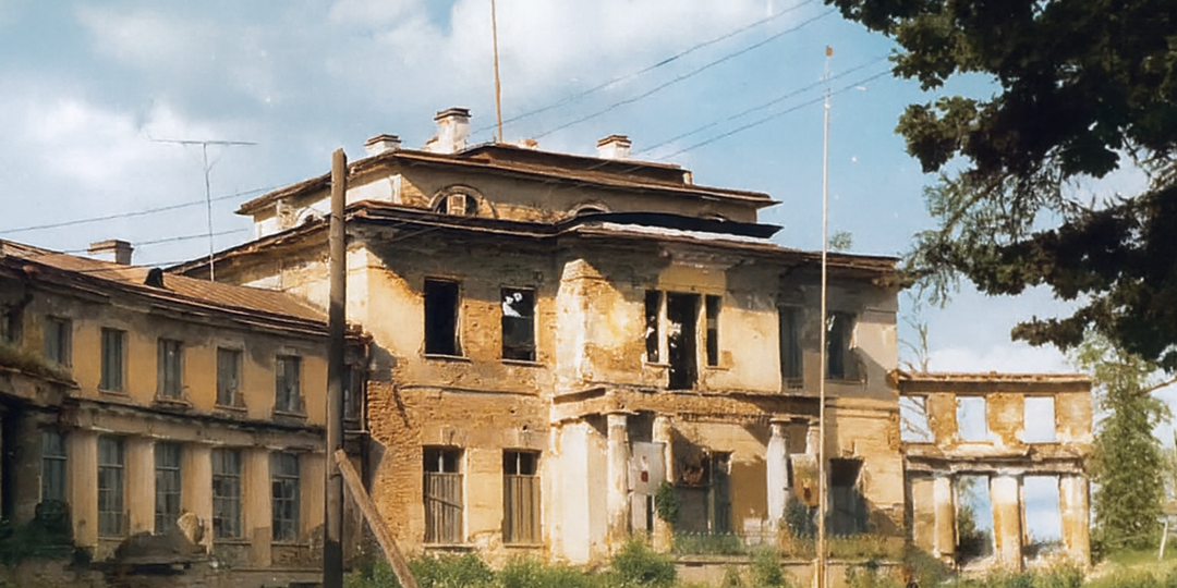 17 лет назад женщина купила руины дворца. Что там сейчас