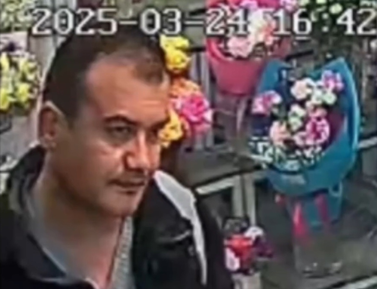 Фото: скрин видео камеры наблюдения в одном из салонов.