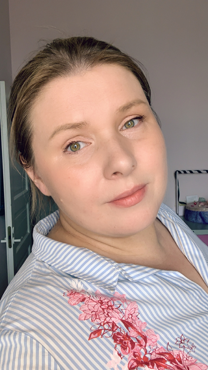 На мне самый сложный вид макияжа - nude face (макияж без макияжа)