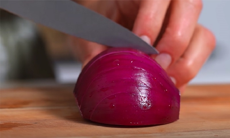 Салат из свёклы, который удивит вкусом: быстрая альтернатива надоевшему винегрету