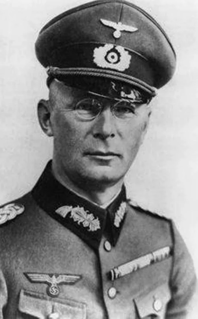 Георг Ганс Рейнгардт - генерал-полковник вермахта. Отстранён от командования и отчислен в резерв 27 января 1945 года за сокрушительное поражение в начале Восточно-Прусской операции.