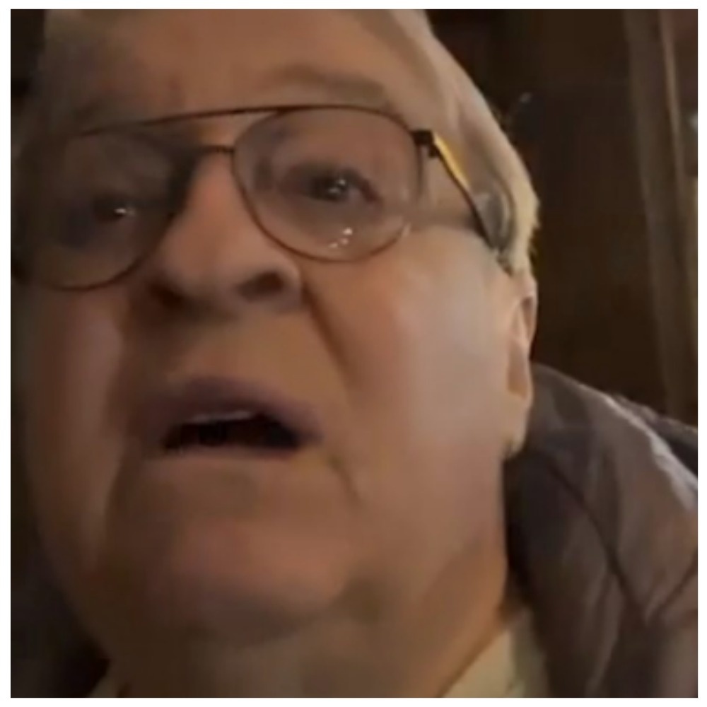 «Вы же видите, какое количество цветов у меня?» – попытался отшутиться Геннадий Викторович.