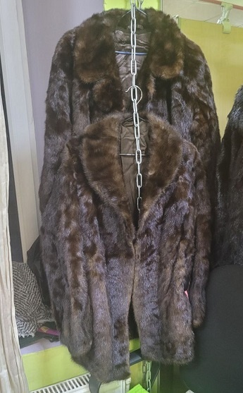 Два полушубка из норки. Самая высокая категория  цена без скидки 10 000 рублей