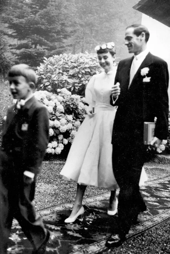Одри Хепберн и Мел Феррер в день своей свадьбы 25 сентября 1954 года. 
Фото: © Cordon Press / Gtres Online / Getty Images 
