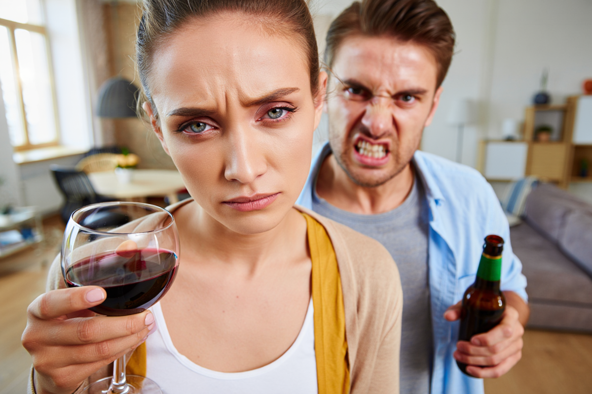 - Вчера жена, а сегодня уже бывшая. Квартиру через суд отсужу, не сомневайся - пообещала Нина.