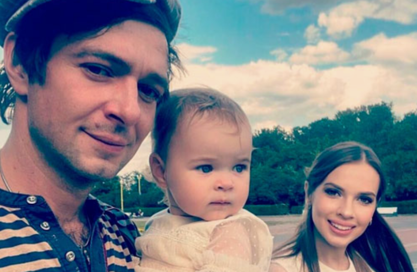 Был отцом-одиночкой, влюбился в следователя и стал многодетным отцом. Как выглядит семья актера Павла Баршака