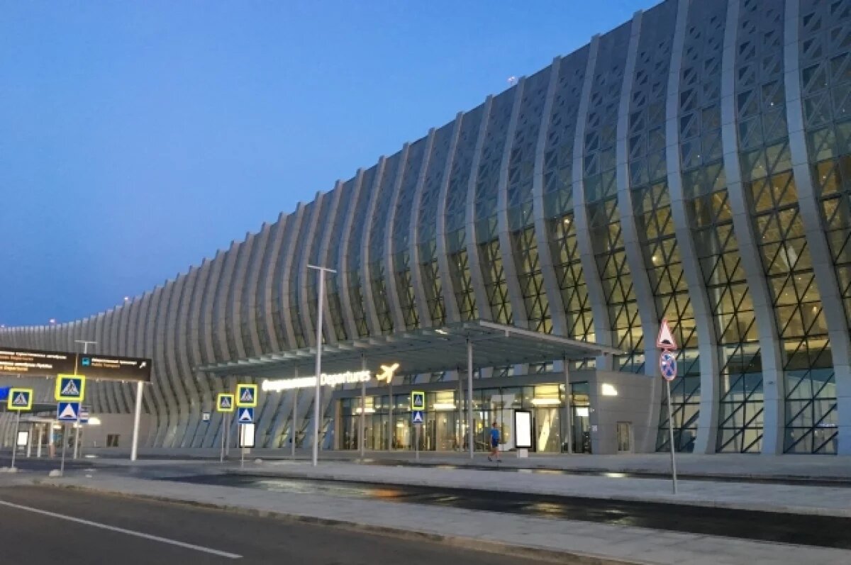    Минтранс рассматривает возможность открытия аэропортов Симферополя, Анапы, Ростова-на-Дону и некоторых других.