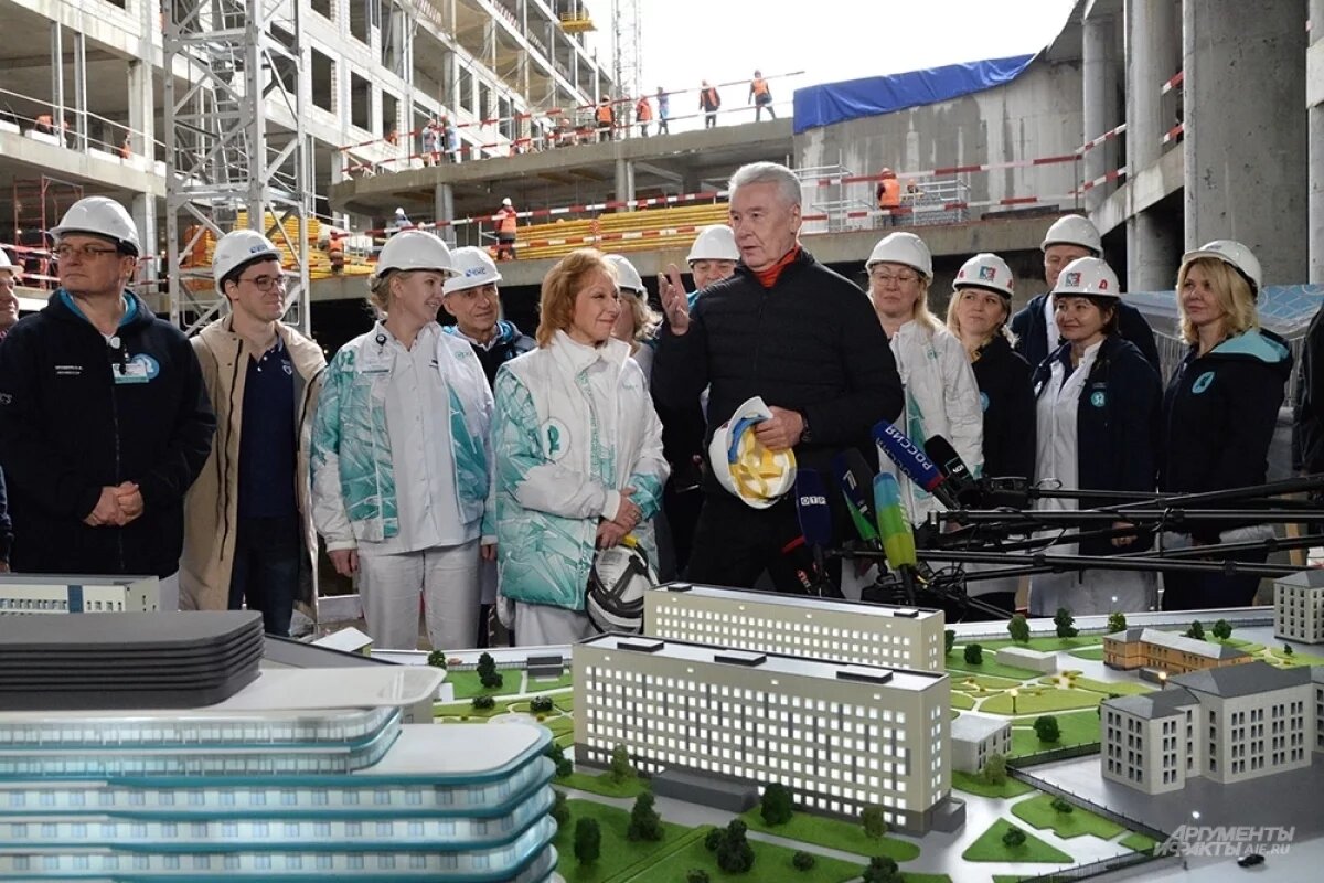    Сергей Собянин осмотрел стройплощадку, где возводят новое здание.
