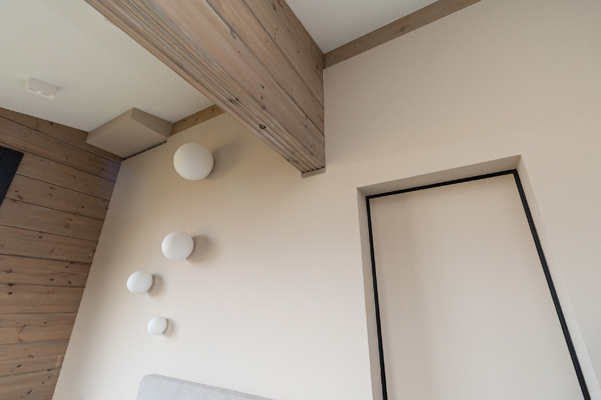 Работы выполнены командой "Лига Ремонта". Ремонт загородного дома из клееного бруса