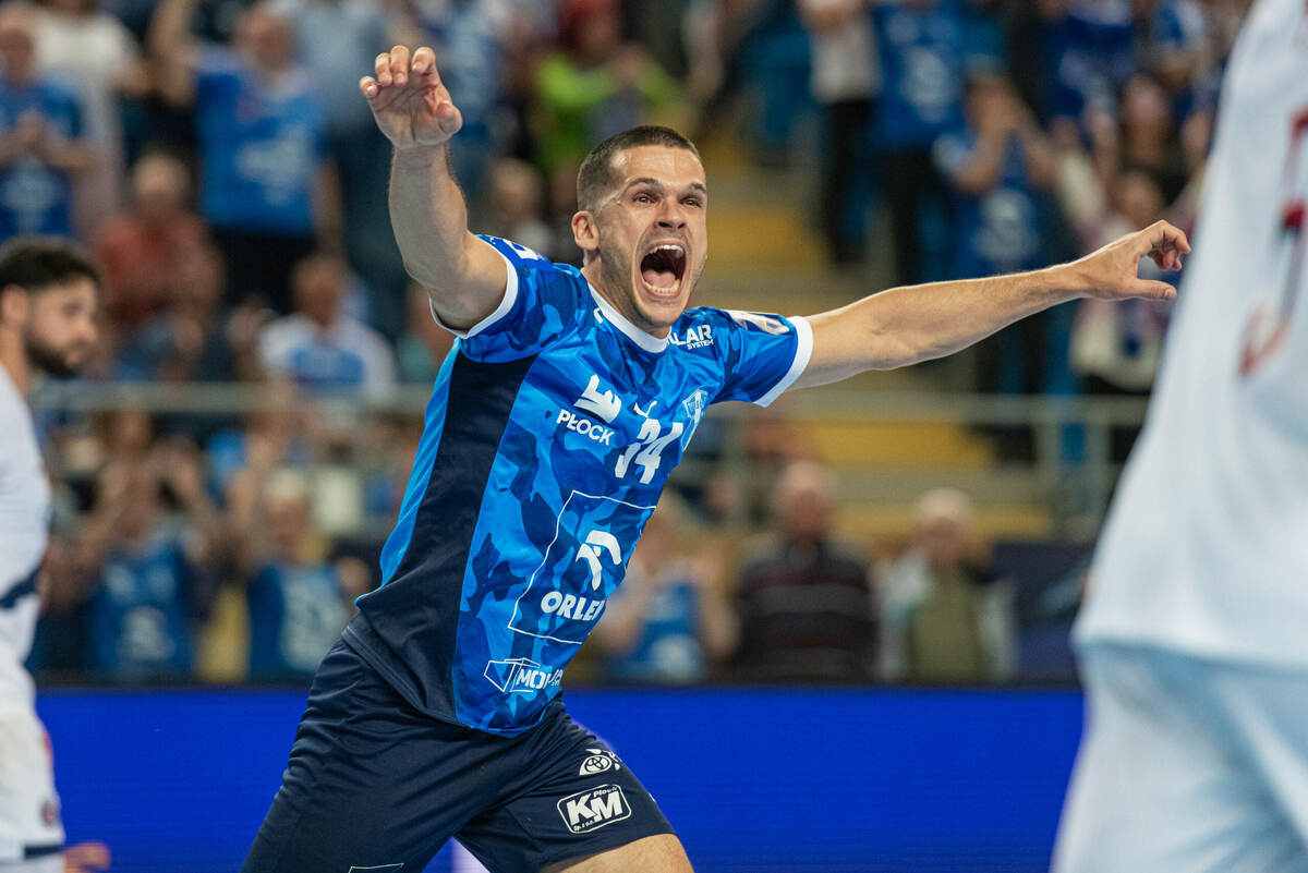    Ловро Михич празднует заброшенный мяч