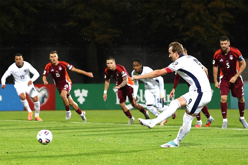    Лидер англичан Гарри Кейн в отличной форме: он забил шесть из 18 мячей своей сборной в отборе. / REUTERS