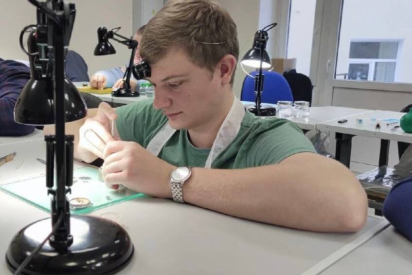 Артем за работой