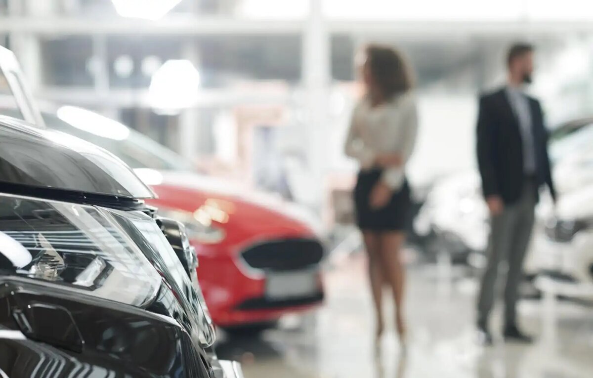    Автосалон. © ru.freepik.com