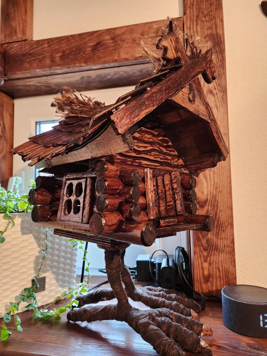 Избушка-избушка, повернись к лесу задом, ко мне передом...))