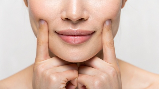 Носогубные складки исчезают, если делать это дома каждый день
