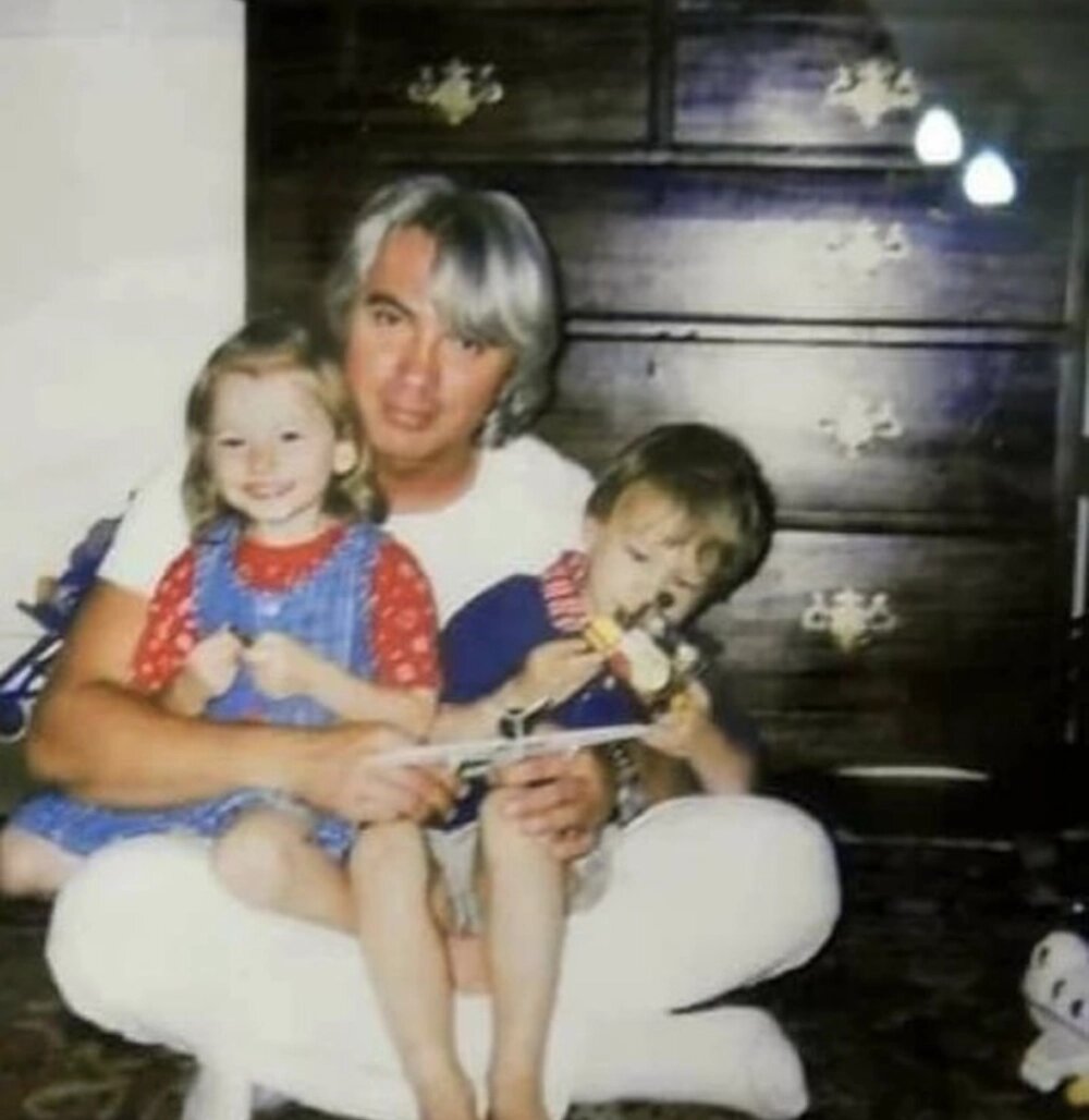    Дмитрий Хворостовский с детьми. Фото: соцсети