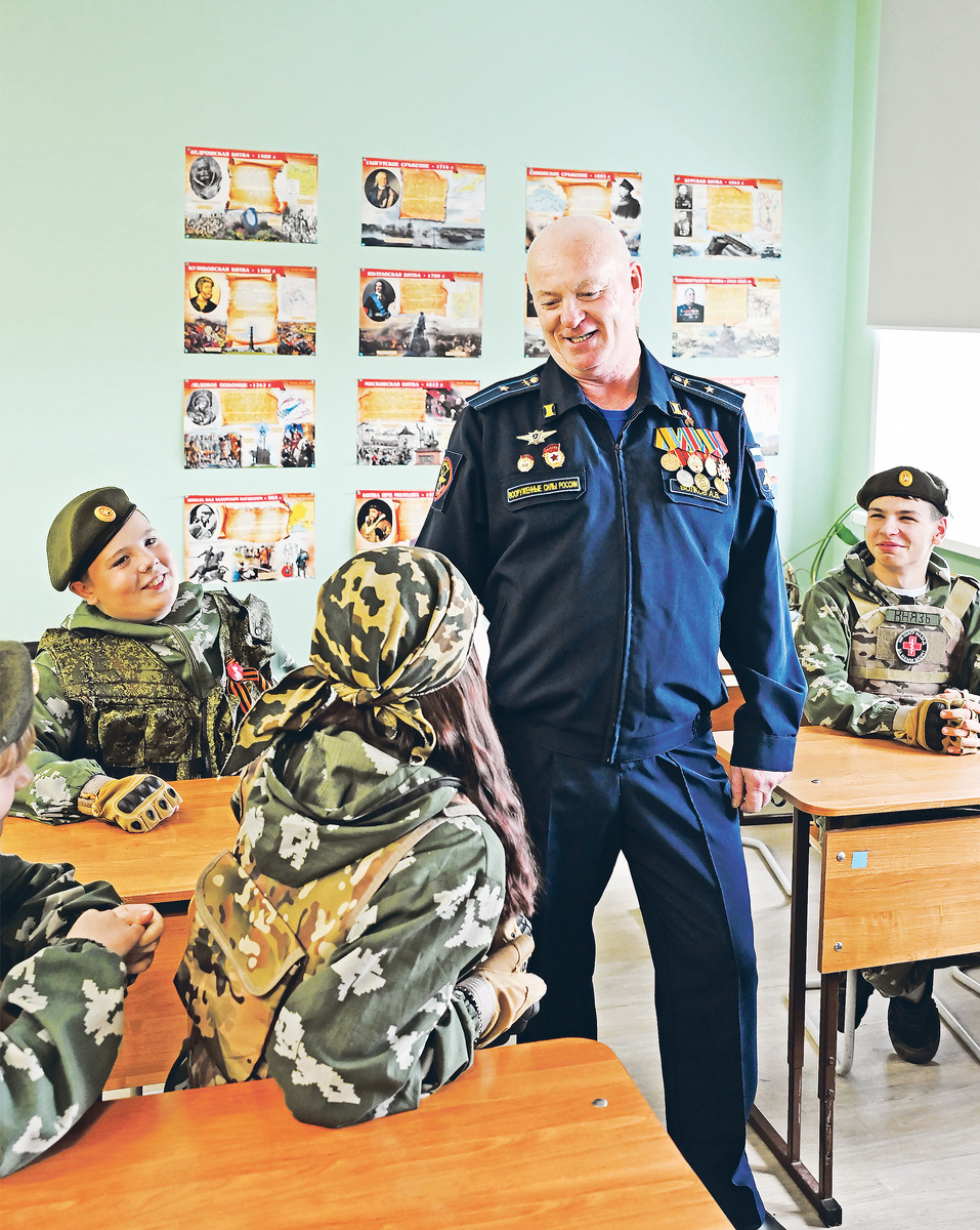 Алесандр Волков на уроке в школе №11