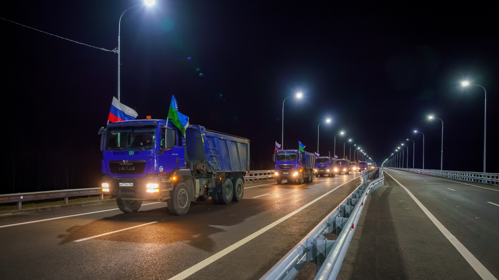    Владимир Путин открыл второй мост через Обь в Сургуте, построенный с опережением сроков