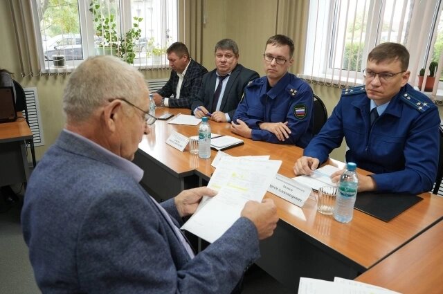    Прокурорский десант высадился в Бражном в начале осени. Фото: Прокуратура Красноярского края